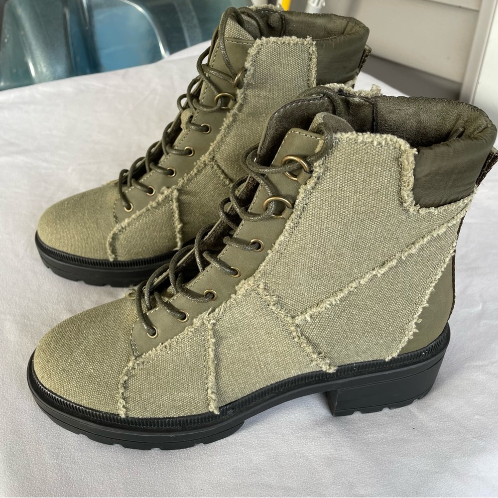 Rocket Dog Women's Irys Frayed cotton canvas Suede Pu Ankle Boots Size 8